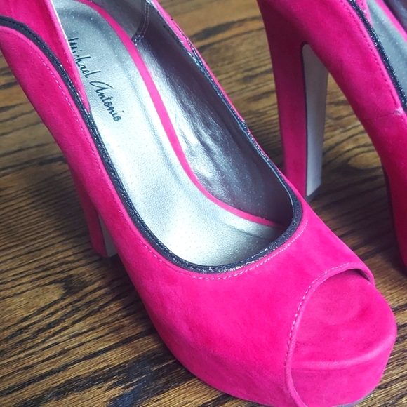 Michael Antonio Women's Keona - Hot Pink Velvet heels - Picture 3 of 8